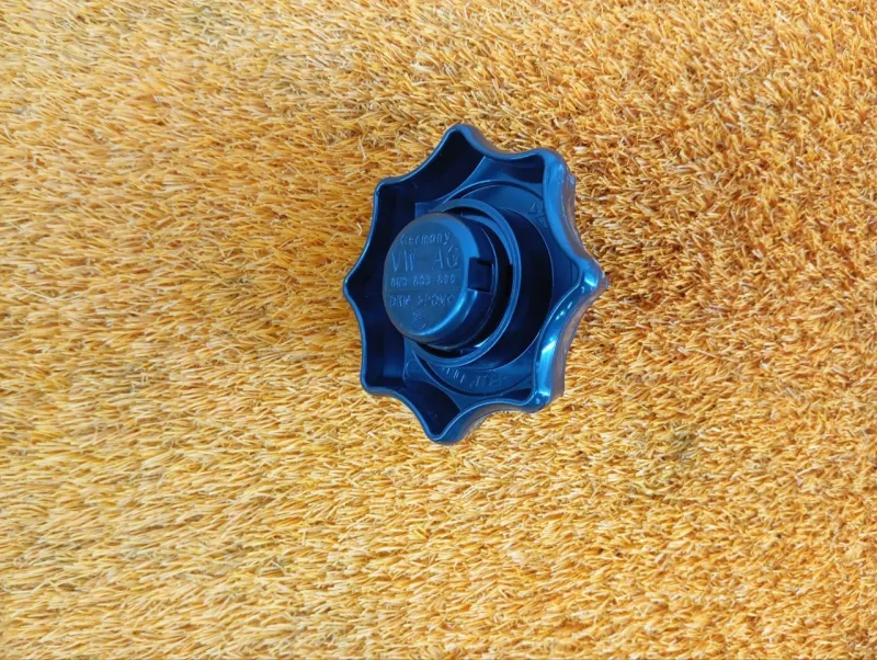 Болт крепления запасного колеса