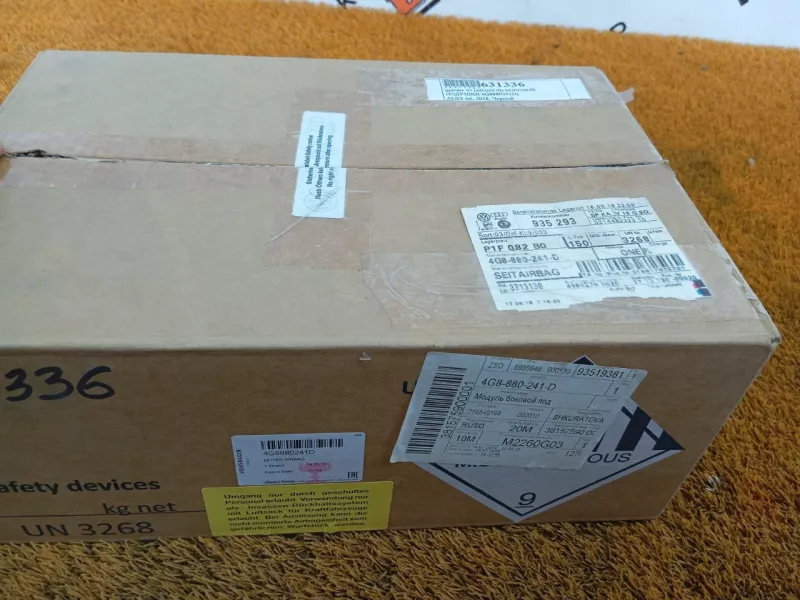 Шторка безопасности Audi A6 2018 4G8880241B C7, левая