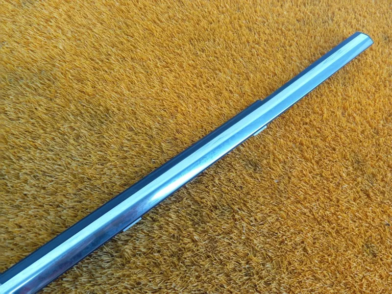 Уплотнитель стекла двери