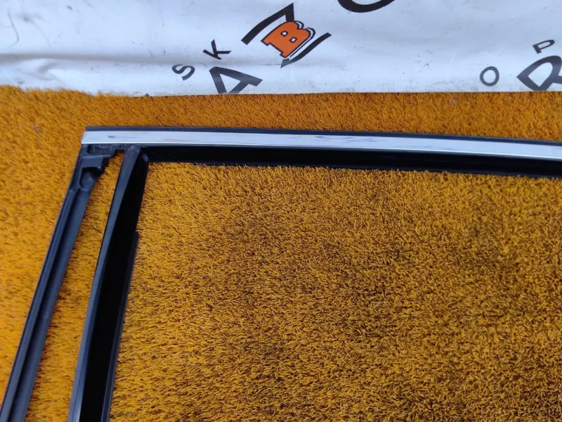 Уплотнитель стекла двери