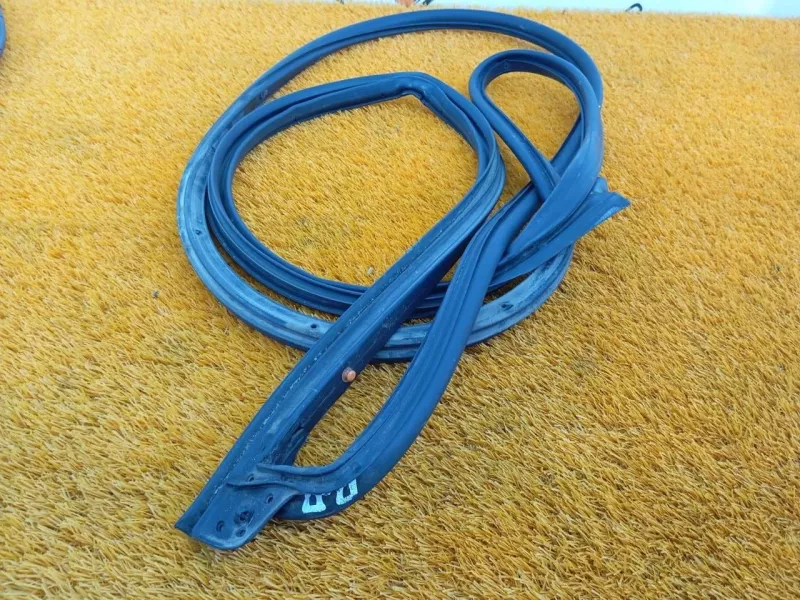 Уплотнитель двери