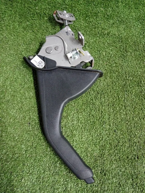 Рычаг стояночного тормоза