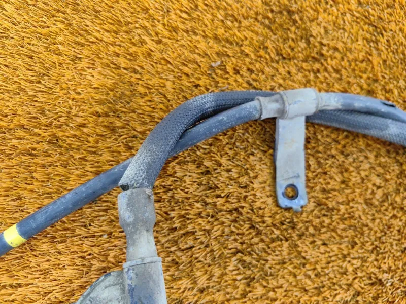 Трос стояночного тормоза