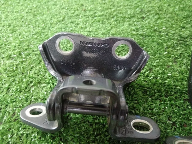 Петля двери