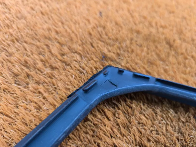 Уплотнитель стекла двери