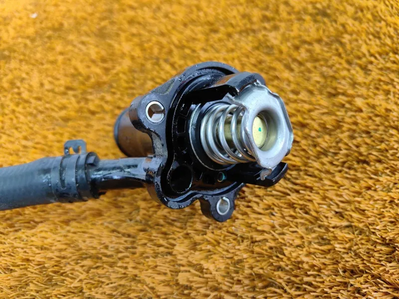 Патрубок термостата