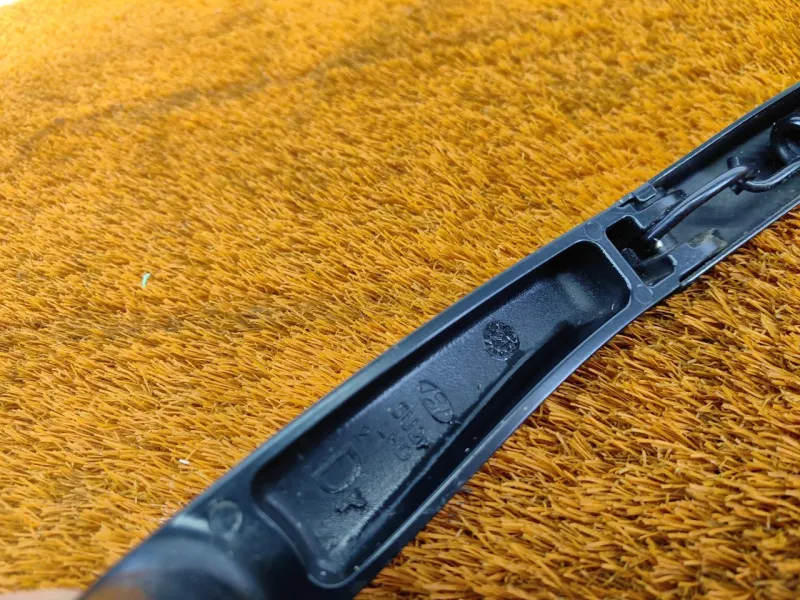 поводок стеклоочистителя