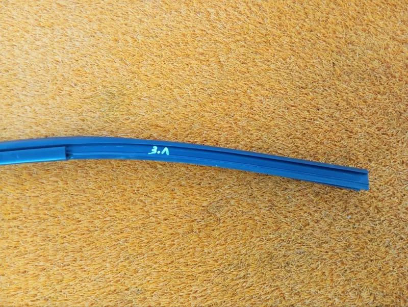 Уплотнитель стекла двери