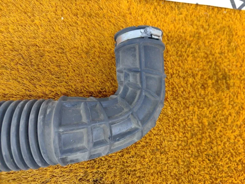 Патрубок воздушного фильтра