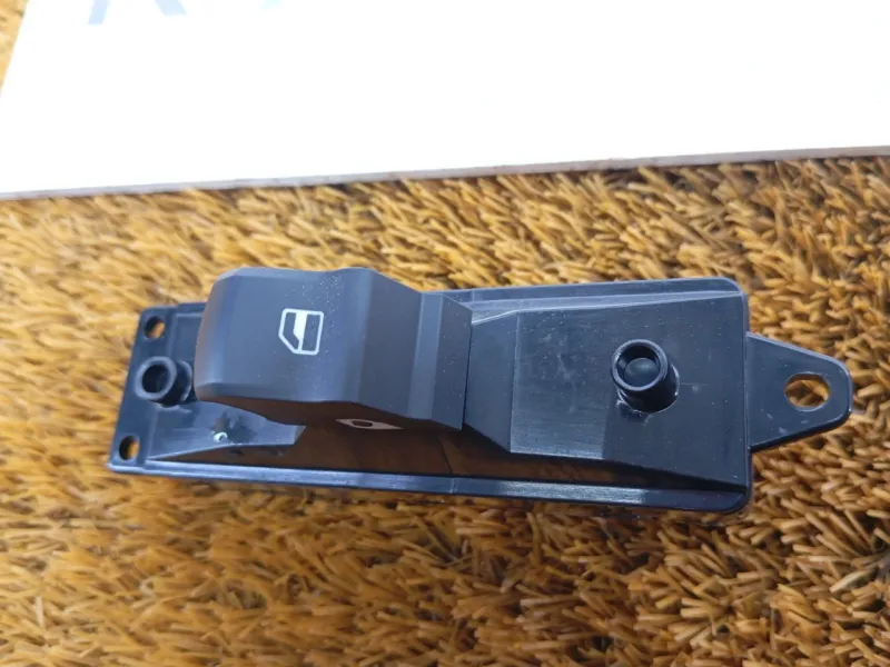 Кнопка стеклоподъемника