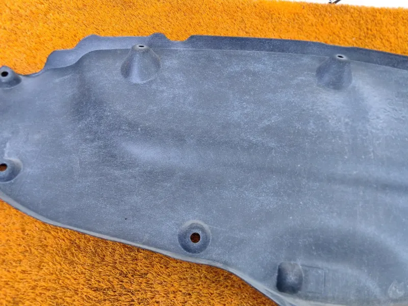 Обшивка крышки багажника