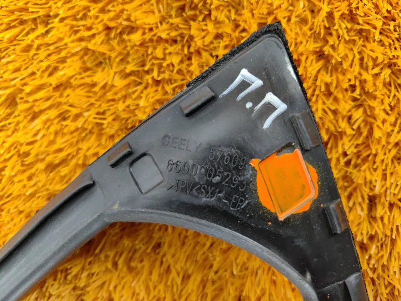 Уплотнитель стекла двери