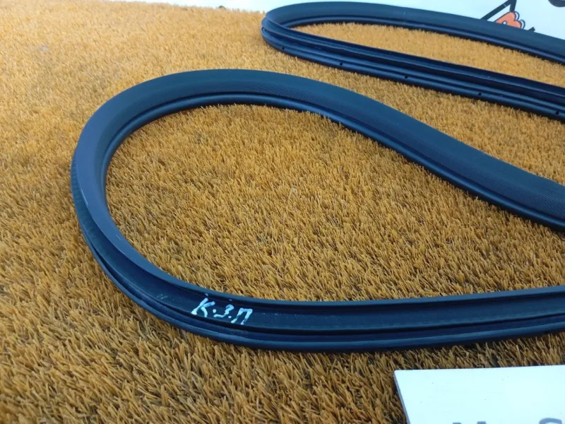 Уплотнитель проема двери