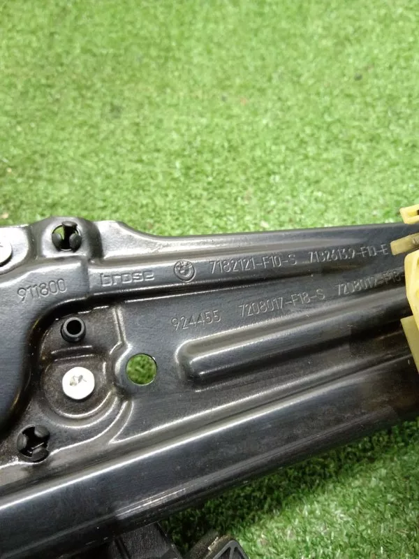 Стеклоподъемник BMW 5-Series 2011 942888100 F10, задний левый