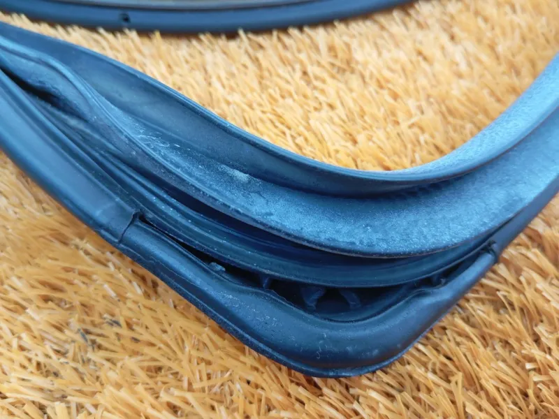 Уплотнитель двери