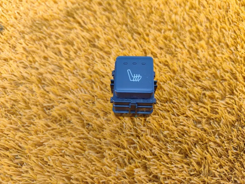 Кнопка обогрева сидений