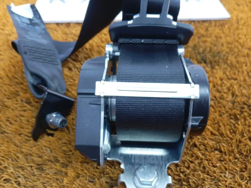 Ремень безопасности