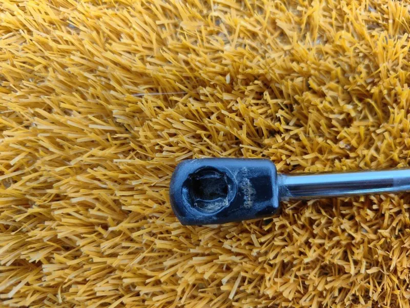 Амортизатор крышки багажника