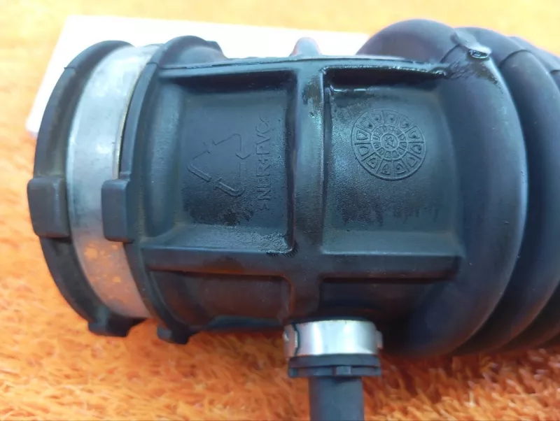 Патрубок воздушного фильтра