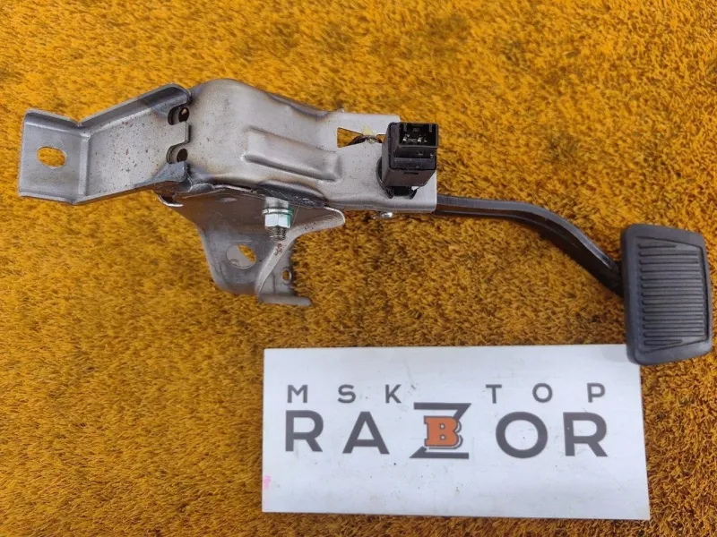 Педаль тормоза