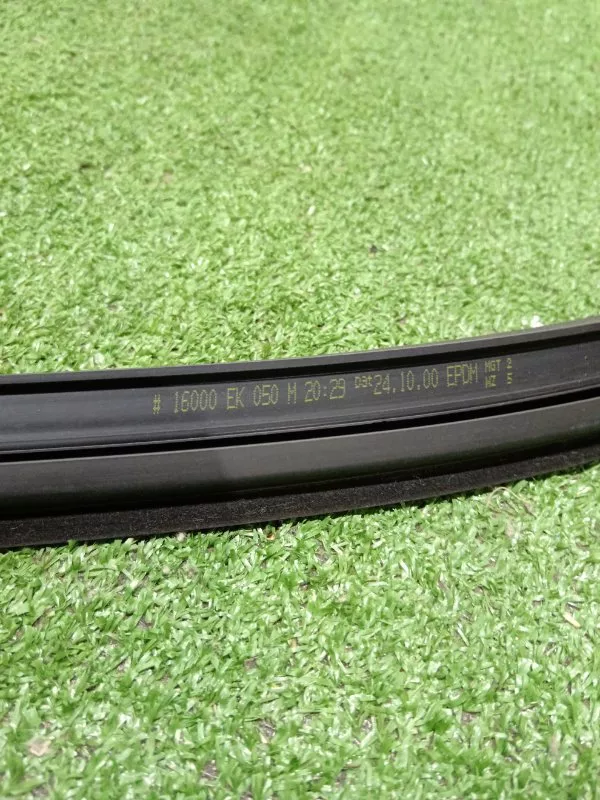 Уплотнитель стекла двери