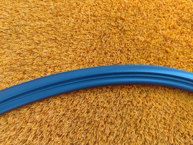 Уплотнитель проема двери