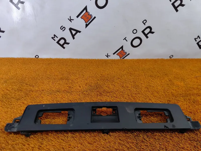 Накладка крышки багажника