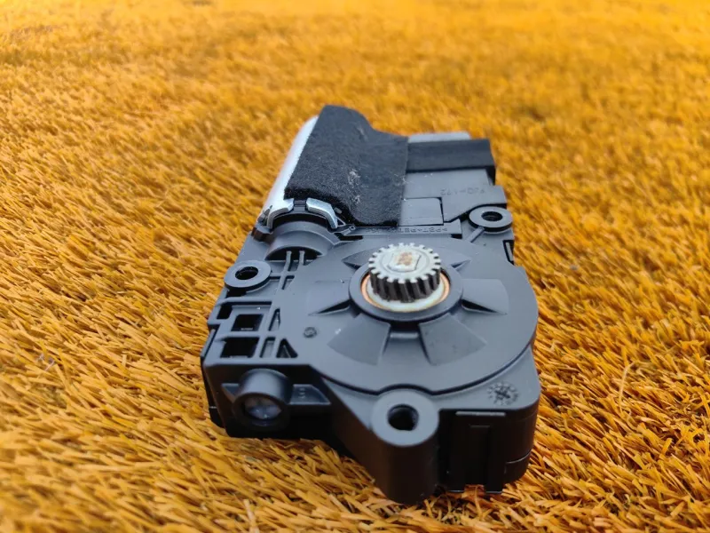 Моторчик люка