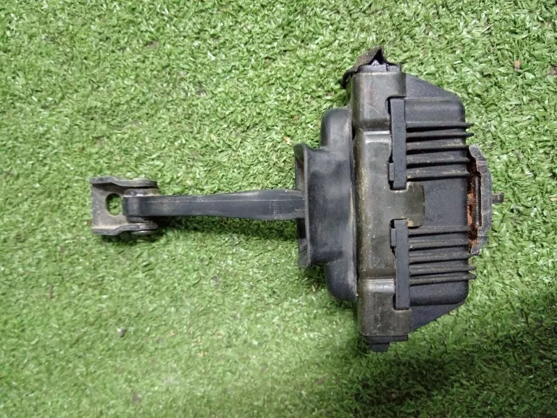 Ограничитель двери