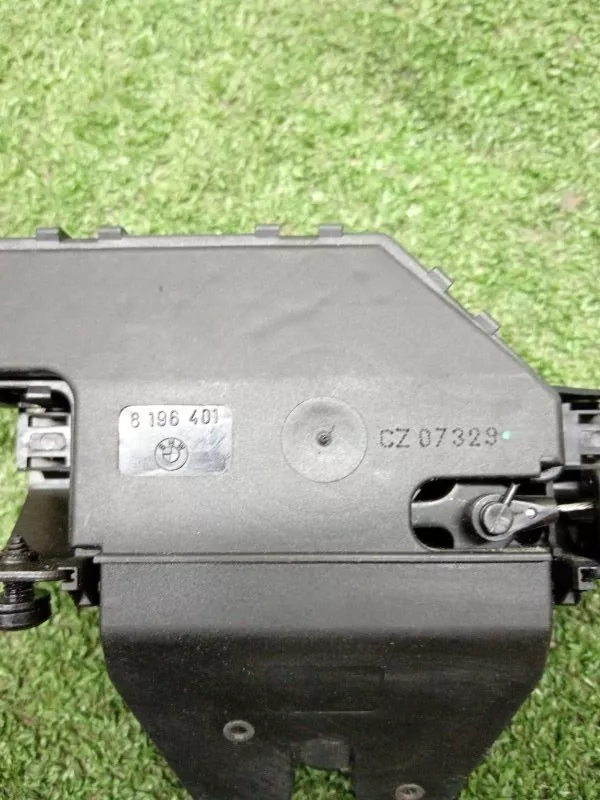 Замок багажника