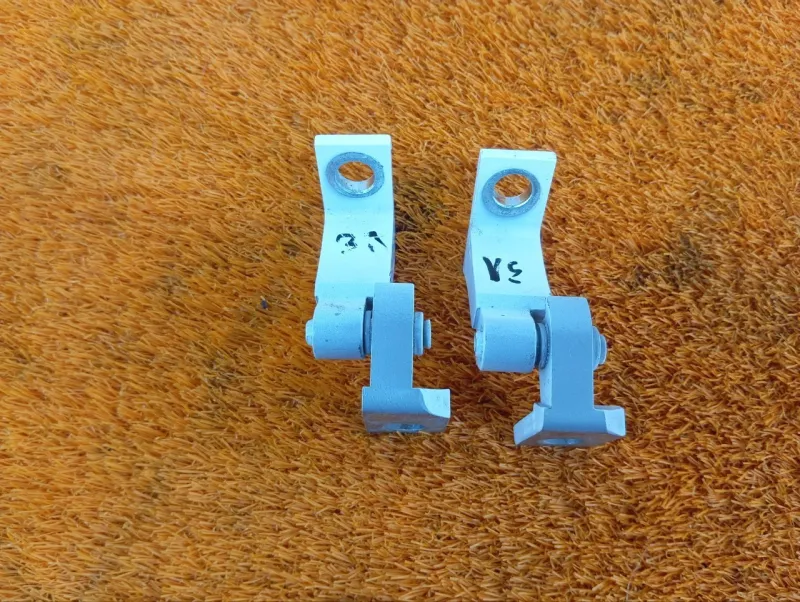 Петля двери