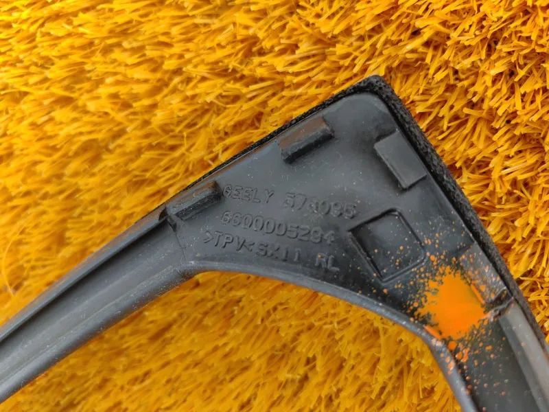 Уплотнитель стекла двери