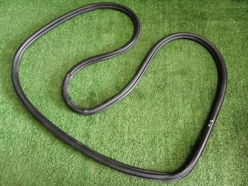 Уплотнитель проема двери