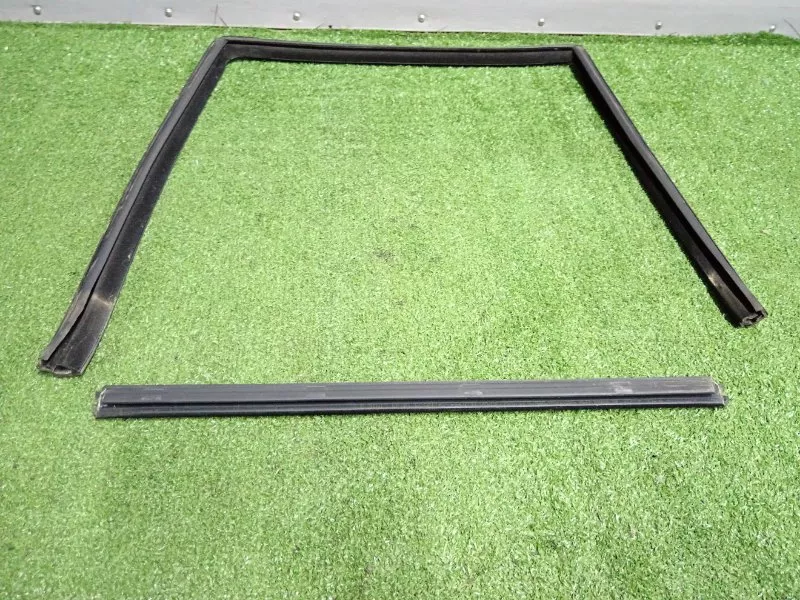 Уплотнитель стекла двери