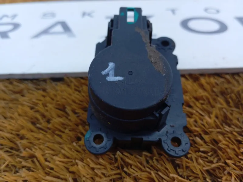 Моторчик заслонки печки