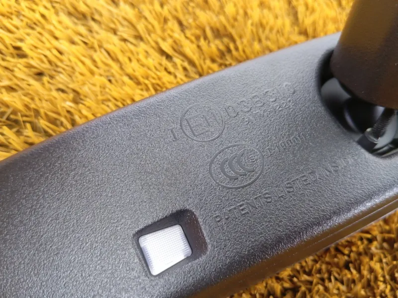 Зеркало заднего вида