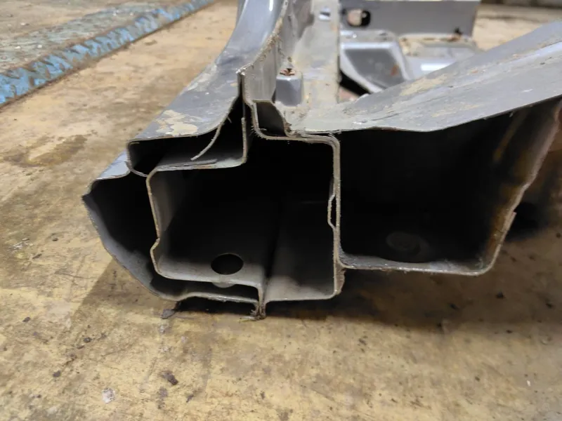 Порог с центральной стойкой