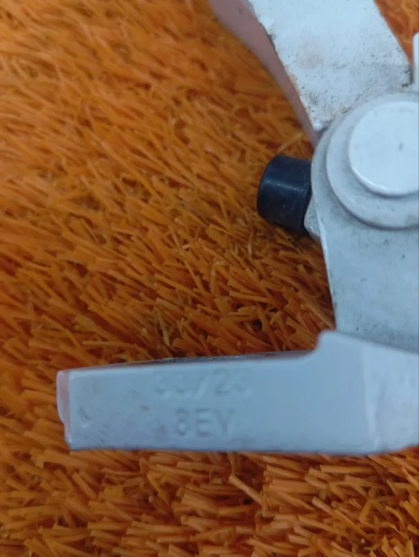 Петля двери