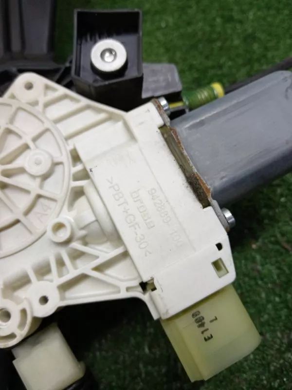 Стеклоподъемник BMW 5-Series 2010 51337182132 F10, передний правый