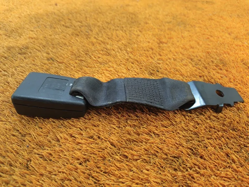 Ответная часть ремня безопасности