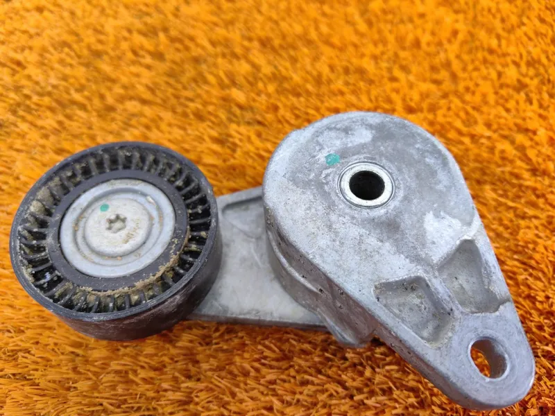 Ролик натяжной навесного оборудования