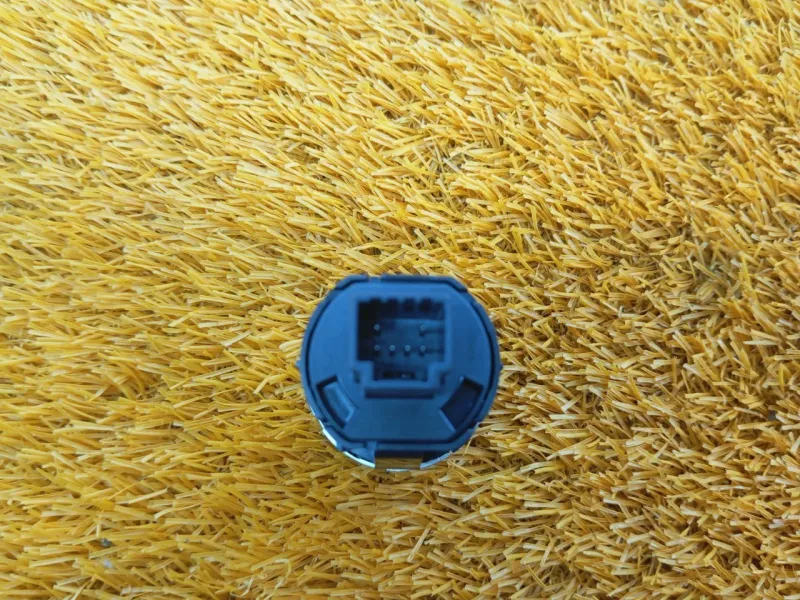 Кнопка запуска двигателя