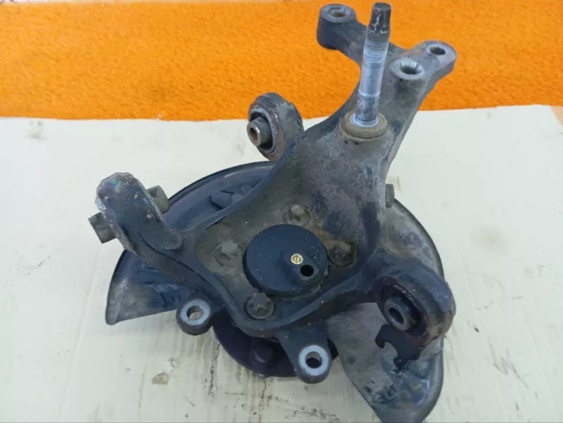 Кулак поворотный