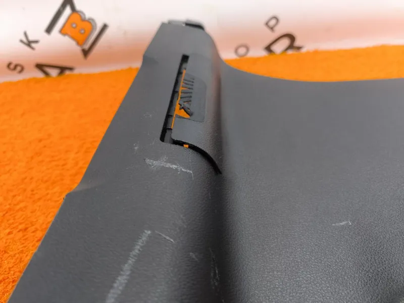 Обшивка центральной стойки