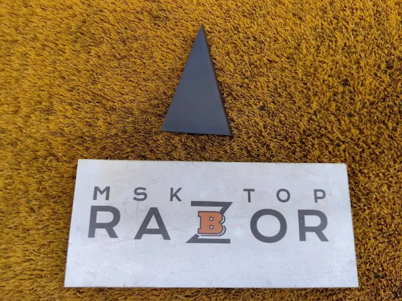 Уголок двери