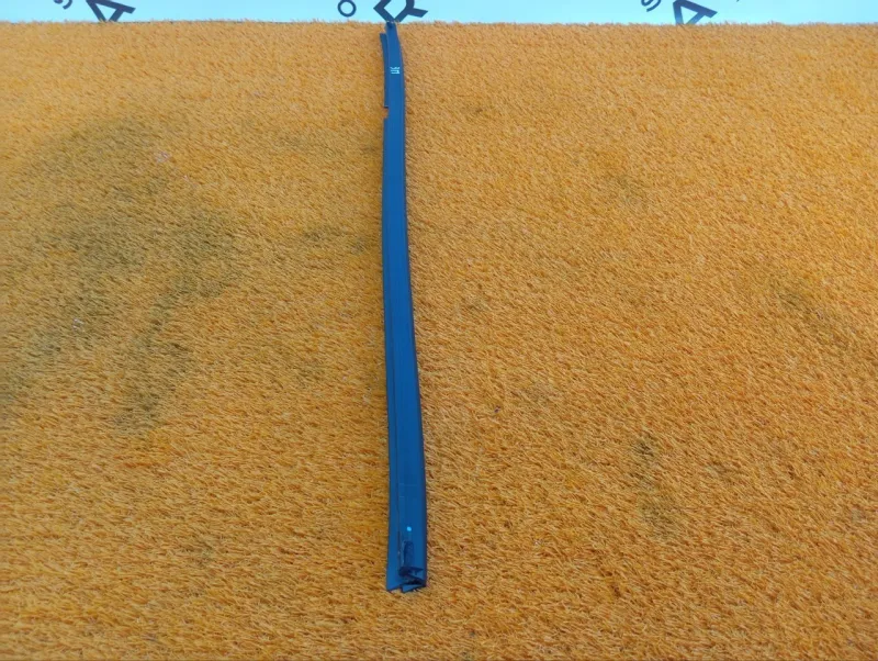 Уплотнитель стекла двери