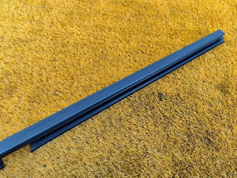 Уплотнитель стекла двери