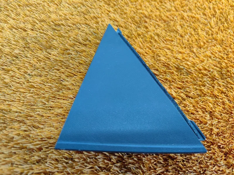 Уголок двери