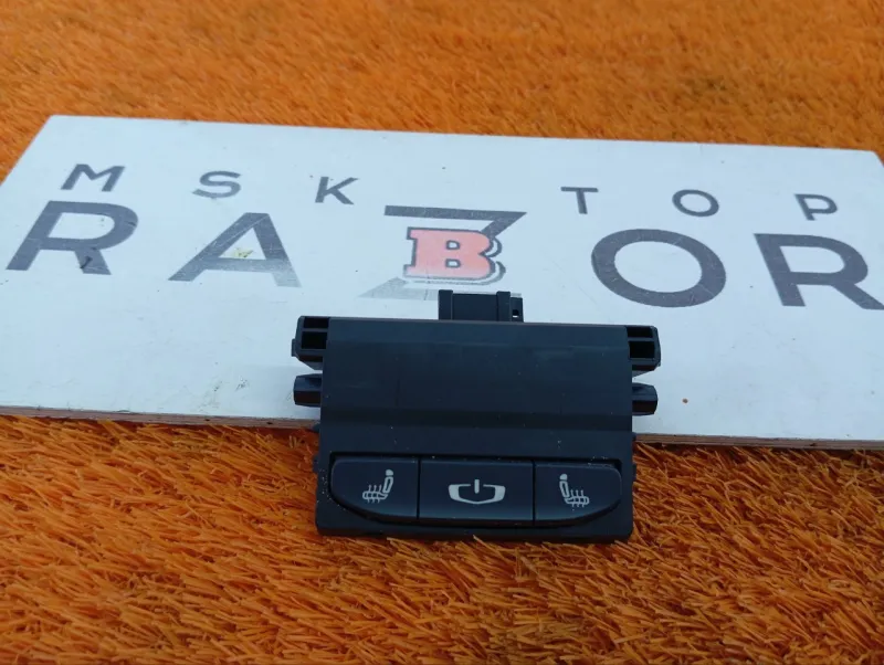 Кнопка обогрева сидений