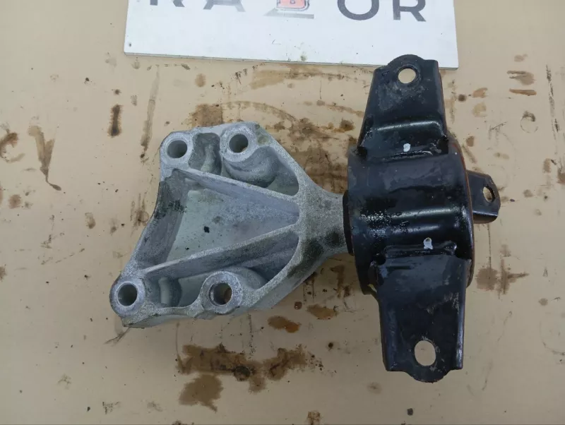 Опора двигателя